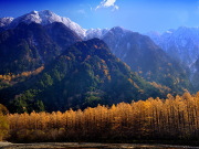 紅葉の霞沢岳