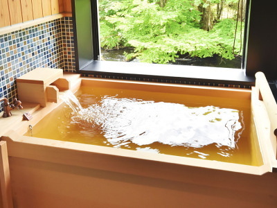 全室天然温泉檜造りの部屋風呂付き