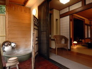 客室露天風呂の一例（飯山温泉 元湯旅館）